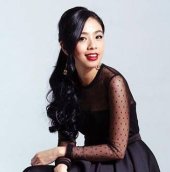 Chrystina Ng 黄玮瑄 business logo picture
