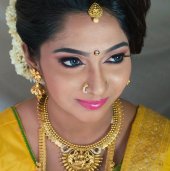 Shivannis Bridal Makeup Artist business logo picture